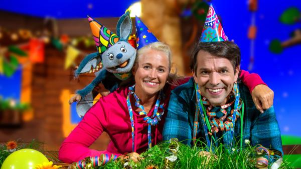 Juri, Singa und Fidi Fledermaus feiern den KiKA Baumhaus Geburtstag