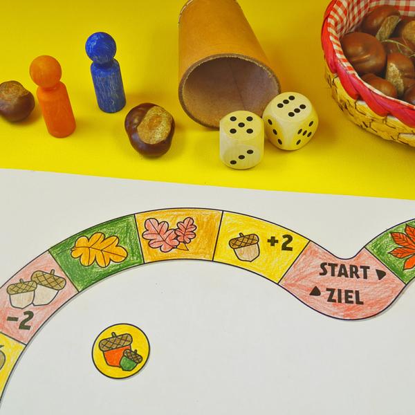 Spiele mit Kastanien und Eicheln und bastle dir ein herbstliches Brettspiel!